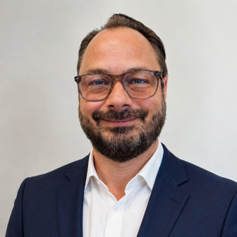 Portretfoto van Dennis Gieselaar